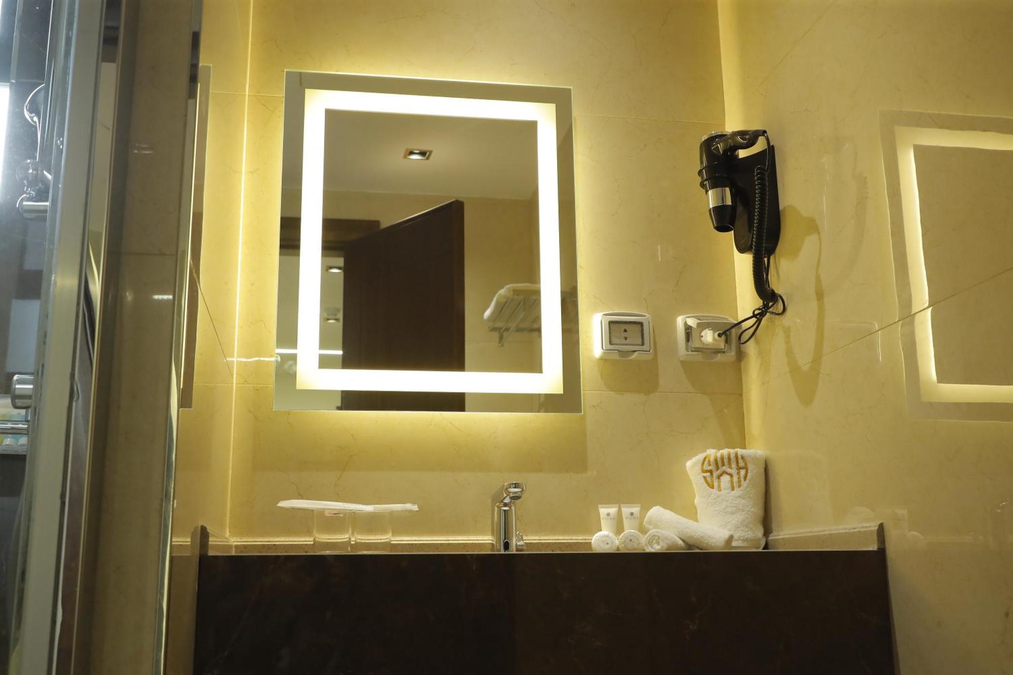 Soho Midtown Hotel Ash Shumaysani Buitenkant foto